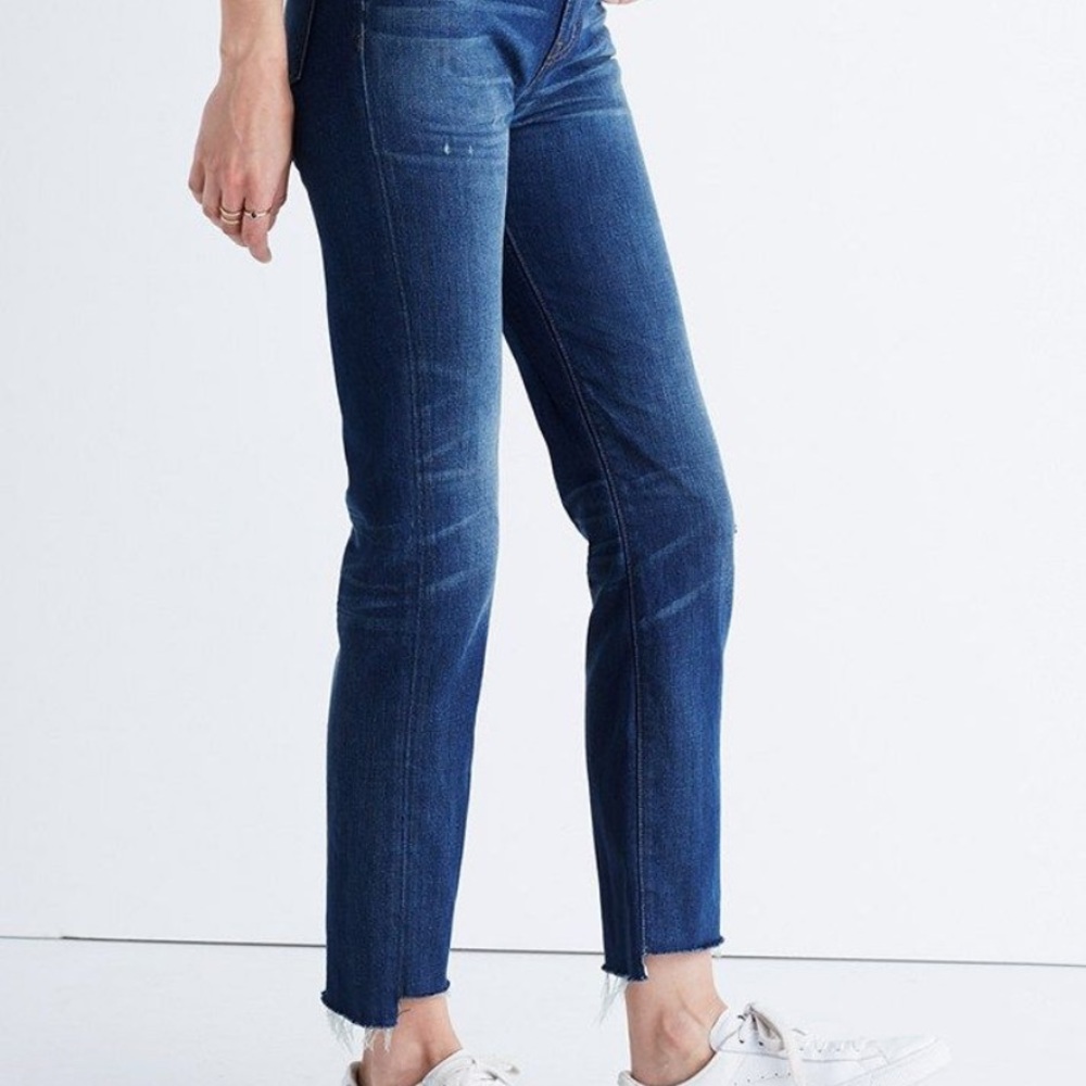 Uneven hem blue jeans
